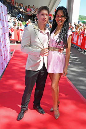 Vanessa Neigert mit Freund Giovanni Weisheit beim BILD-RENNTAG auf der Trabrennbahn in Gelsenkirchen am 01.05.2026