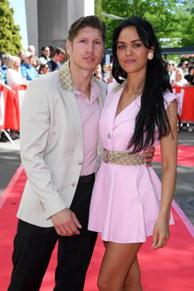 Vanessa Neigert mit Freund Giovanni Weisheit beim BILD-RENNTAG auf der Trabrennbahn in Gelsenkirchen am 01.05.2026