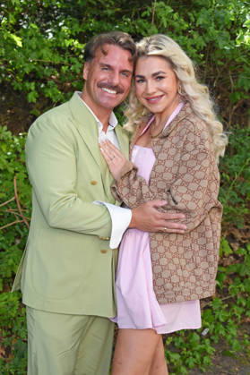 Sascha Schmitz mit Ehefrau Sandra Czok beim BILD-RENNTAG auf der Trabrennbahn in Gelsenkirchen am 01.05.2026