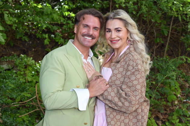 Sascha Schmitz mit Ehefrau Sandra Czok beim BILD-RENNTAG auf der Trabrennbahn in Gelsenkirchen am 01.05.2026