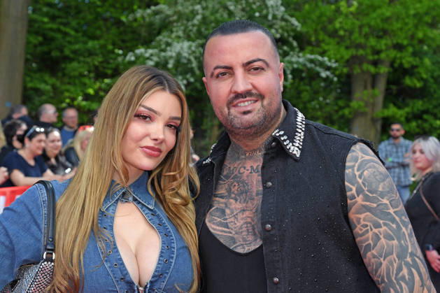Cosimo Citiolo mit Freundin Nathalie Gaus beim BILD-RENNTAG auf der Trabrennbahn in Gelsenkirchen am 01.05.2026