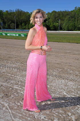 Anna-Maria Zimmermann beim BILD-RENNTAG auf der Trabrennbahn in Gelsenkirchen am 01.05.2026
