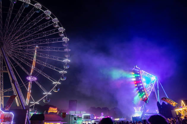 Rhein in Flammen in Bonn - 01.05.26. Rhein in Flammen in der Bonner Rheinaue: Vom 1. bis 3. Mai 2026 findet das traditionsreiche Großevent in Bonn statt. Die 40. Auflage bietet ein mehrtägiges Landprogramm mit Fahrgeschäften, Gastronomie, Musik und Shows. Am Samstagabend bildet der Schiffskonvoi auf dem Rhein mit musiksynchronem Höhenfeuerwerk und Drohnenshow den Höhepunkt des Jubiläumswochenendes. Bonn Gronau Nordrhein-Westfalen Deutschland Copyright: xMarcxJohnx