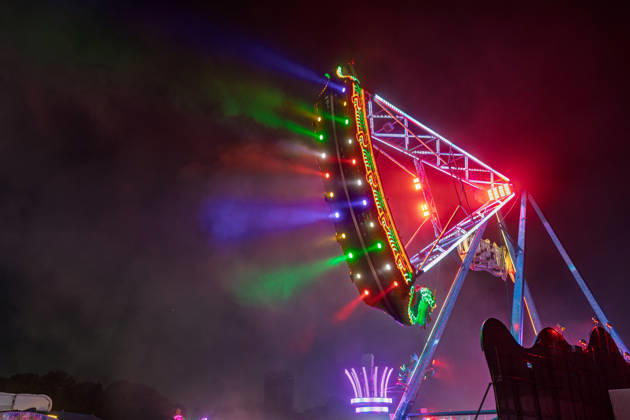 Rhein in Flammen in Bonn - 01.05.26. Rhein in Flammen in der Bonner Rheinaue: Vom 1. bis 3. Mai 2026 findet das traditionsreiche Großevent in Bonn statt. Die 40. Auflage bietet ein mehrtägiges Landprogramm mit Fahrgeschäften, Gastronomie, Musik und Shows. Am Samstagabend bildet der Schiffskonvoi auf dem Rhein mit musiksynchronem Höhenfeuerwerk und Drohnenshow den Höhepunkt des Jubiläumswochenendes. Bonn Gronau Nordrhein-Westfalen Deutschland Copyright: xMarcxJohnx