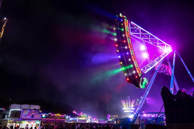 Rhein in Flammen in Bonn - 01.05.26. Rhein in Flammen in der Bonner Rheinaue: Vom 1. bis 3. Mai 2026 findet das traditionsreiche Großevent in Bonn statt. Die 40. Auflage bietet ein mehrtägiges Landprogramm mit Fahrgeschäften, Gastronomie, Musik und Shows. Am Samstagabend bildet der Schiffskonvoi auf dem Rhein mit musiksynchronem Höhenfeuerwerk und Drohnenshow den Höhepunkt des Jubiläumswochenendes. Bonn Gronau Nordrhein-Westfalen Deutschland Copyright: xMarcxJohnx