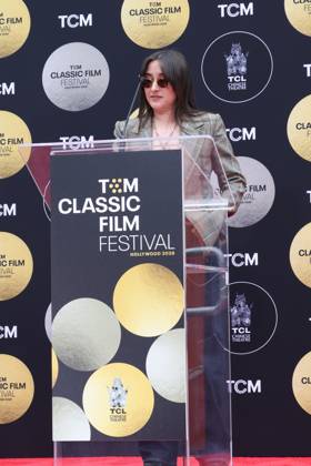 HOLLYWOOD, CALIFORNIA - MAY 01: Zelda Williams at TCM Hand and Footprint Ceremony honoring Glenn Close at TCL Chinese Theatre on May 01, 2026 in Hollywood, California Credit: USA - ZUMAa123 20260501_zaa_a123_167 Copyright: xAdMediax