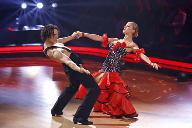 Sängerin Anna-Carina Woitschack und Tänzer Evgeny Vinokurov bei der achten Tanzshow der 19. Staffel der RTL-Tanzshow Lets Dance im Coloneum. Köln, 01.05.2026 NRW Deutschland Copyright: xChristophxHardtx