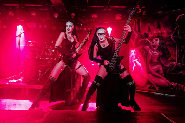 May 1, 2026, Manchester, United Kingdom: LAMIA guitar and NIXE bassist of Dogma, a female Rock band, performing at Club Academy, Manchester UK Manchester United Kingdom  - ZUMAp211 20260501_aap_p211_019 Copyright: xAndyxVonxPipx