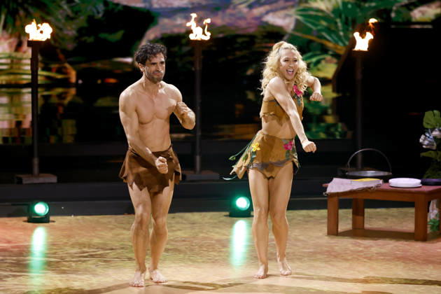 Schauspieler Jan Kittmann (GZSZ) und Tänzerin Kathrin Menzinger als Tarzan und Jane bei der achten Tanzshow der 19. Staffel der RTL-Tanzshow Lets Dance im Coloneum. Köln, 01.05.2026 NRW Deutschland Copyright: xChristophxHardtx