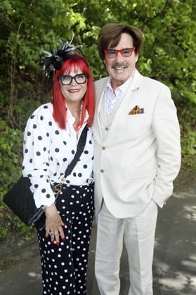 Jörg Draeger mit Ehefrau Petra Draeger beim Bild-Renntag 2026 auf der Trabrennbahn Gelsenkirchen. Gelsenkirchen, 01.05.2026