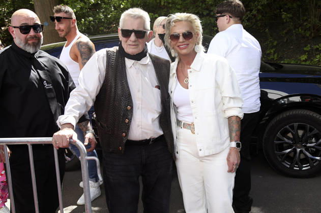 Heinz Hoenig mit Ehefrau Annika Kärsten-Hoenig beim Bild-Renntag 2026 auf der Trabrennbahn Gelsenkirchen. Gelsenkirchen, 01.05.2026