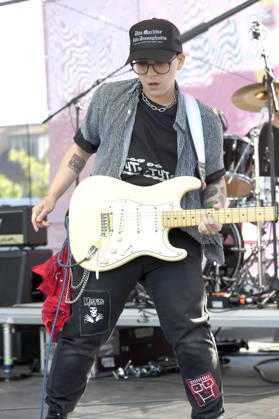 Ryan Cassata live beim 1. Mai Fest auf dem Faustgelände. Hannover, 01.05.2026