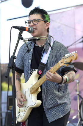 Ryan Cassata live beim 1. Mai Fest auf dem Faustgelände. Hannover, 01.05.2026