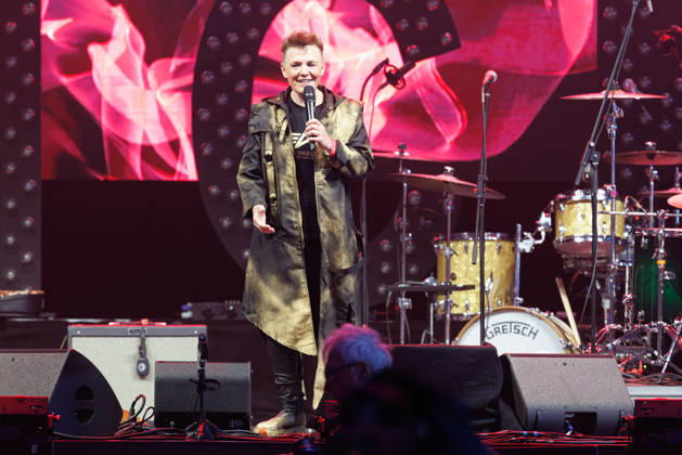 Tina Schüßler moderiert, The Kickstarters, Dick Brave bei Veranstaltung EHC Happy Weekend 2026, Rock n Roll im Mai am 01.05.2026 in Königsbrunn, Pharmpur Eisarena. Bayern Deutschland