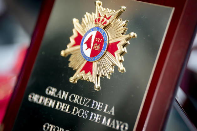 Presentation of the Grand Crosses of the Order of Dos de Mayo Detail of the Grand Cross of the Order of Dos de Mayo during the presentation of the Grand Crosses of the Order of Dos de Mayo, at the Puerta del Sol in Madrid, on May 2, 2026, in Madrid Spain The Governing Council of the Community of Madrid awards the Grand Cross of the Order of Dos de Mayo to 14 personalities, institutions and social entities in recognition of their professional careers, solidarity and example 02 MAY 2026 A Pé Espana  Copyright: xA.xPÃ rezxMecax 7492168