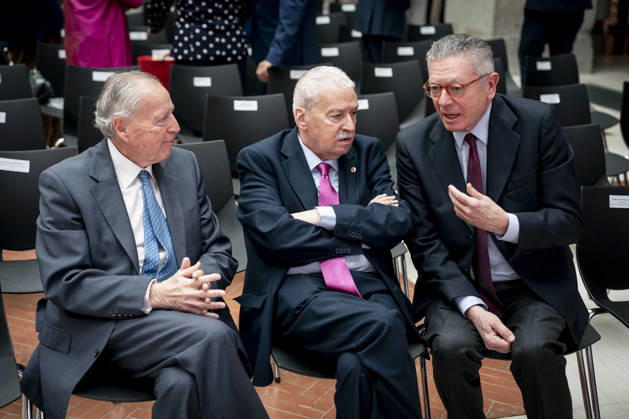 Presentation of the Grand Crosses of the Order of Dos de Mayo The former Mayor of Madrid, Alberto Ruiz Gallardón, during the presentation of the Grand Crosses of the Order of Dos de Mayo, at the Puerta del Sol in Madrid, on May 2, 2026, in Madrid Spain The Governing Council of the Community of Madrid awards the Grand Cross of the Order of Dos de Mayo to 14 personalities, institutions and social entities in recognition of their professional careers, solidarity and example 02 MAY 2026 A Pé Espana  Copyright: xA.xPÃ rezxMecax 7492176