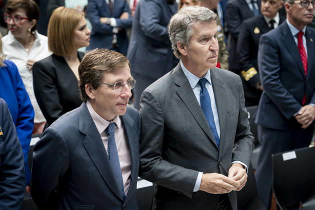 Presentation of the Grand Crosses of the Order of Dos de Mayo The Mayor of Madrid, José Luis Martínez Almeida, and the President of the PP, Alberto Núnez Feijóo, during the presentation of the Grand Crosses of the Order of Dos de Mayo, at the Puerta del Sol in Madrid, on May 2, 2026, in Madrid Spain The Governing Council of the Community of Madrid awards the Grand Cross of the Order of Dos de Mayo to 14 personalities, institutions and social entities in recognition of their professional careers, solidarity and example 02 MAY 2026 A Pé Espana Copyright: xA.xPÃ rezxMecax 7492173