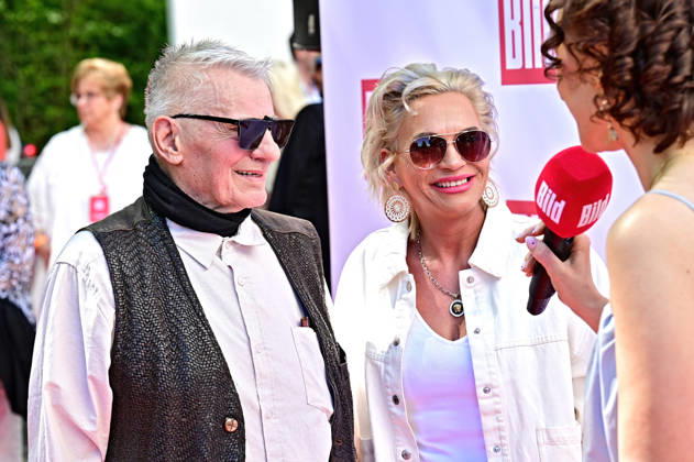 Bild-Renntag 2026 Heinz Hoenig und Annika Kärsten-Hoenig anläßlich des Bild-Renntages am 01.05.2026 auf der Trabrennbahn Gelsenkirchen. 20260501MWI118994