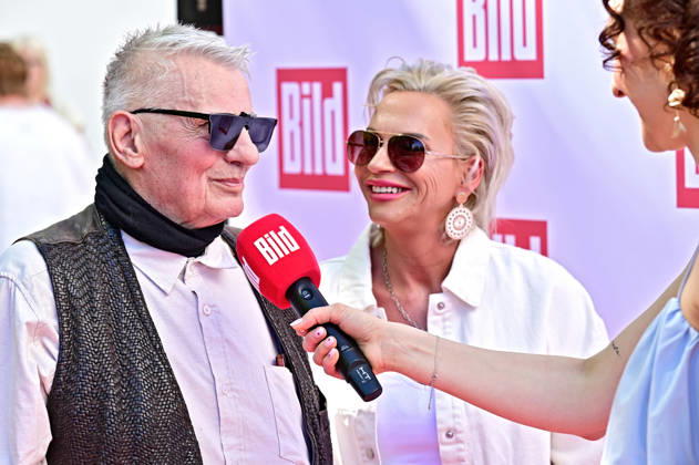 Bild-Renntag 2026 Heinz Hoenig und Annika Kärsten-Hoenig anläßlich des Bild-Renntages am 01.05.2026 auf der Trabrennbahn Gelsenkirchen. 20260501MWI119031