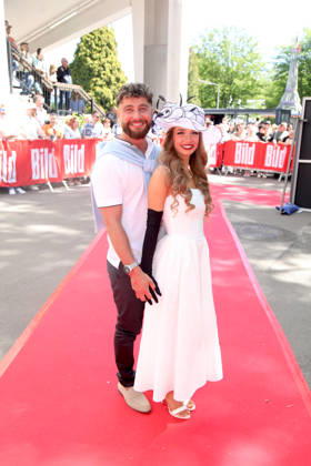 Bild-Renntag 2026 in Gelsenkirchen Umut Tekin mit Lena Goldstein beim Bild-Renntag 2026 in Gelsenkirchen NRW Deutschland Copyright: xMatthiasxGränzdörferx