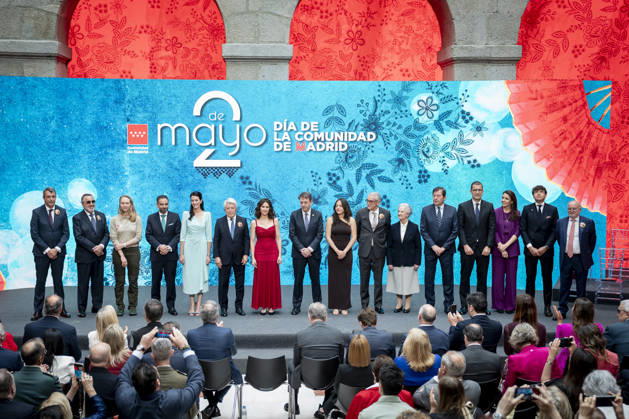 Presentation of the Grand Crosses of the Order of Dos de Mayo The President of the Community of Madrid, Isabel Díaz Ayuso, and the magician Jorge Blas, during the presentation of the Grand Crosses of the Order of Dos de Mayo, at the Puerta del Sol in Madrid, on May 2, 2026, in Madrid Spain The Governing Council of the Community of Madrid awards the Grand Cross of the Order of Dos de Mayo to 14 personalities, institutions and social entities in recognition of their professional careers, solidarity and example 02 MAY 2026 A Pé Espana  Copyright: xA.xPÃ rezxMecax 7492507