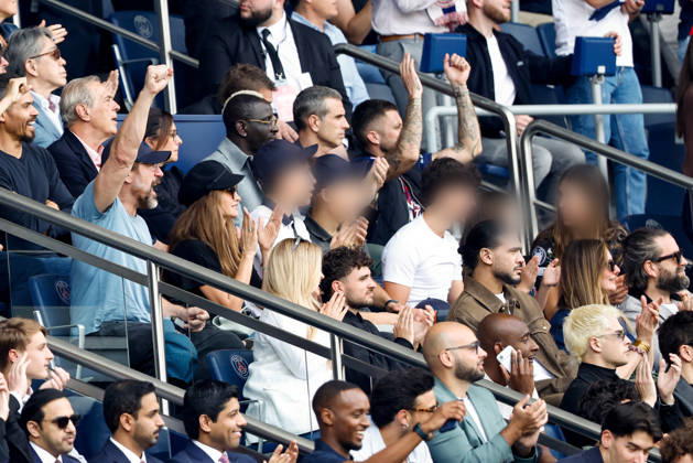Penélope Cruz and her husband Javier Bardem with their children Leonardo, Luna and their friends in the stands at the Ligue 1 McDonald s soccer match between Paris Saint Germain PSG and FC Lorient at the Parc des Princes in Paris, France, on May 2, 2026 Bestimage Penélope Cruz and her husband Javier Bardem with their children Leonardo, Luna and their friends in the stands at the Ligue 1 McDonald s soccer match between Paris Saint Germain PSG and FC Lorient at the Parc des Princes in Paris, France, on May 2, 2026 Paris France  Copyright: xAGENCEx xBESTIMAGExAGENCEx xBESTIMAGEx