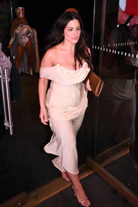 Ashley Graham Arrivals and exits at Vogues Pre Met Gala Party at Madame Tussauds in Times Square in New York City, NY, USA, May 1, 2026 Gedeon Taieb Bestimage Celebs attending Vogues Pre Met Gala Party at Madame Tussauds in Times Square, New York New York Etats Unis  Copyright: xGedeonxTaiebx xBestimagexGedeonxTaiebx xBestimagex