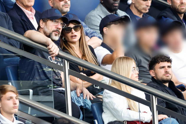 Penélope Cruz and her husband Javier Bardem with their children Leonardo, Luna and their friends in the stands at the Ligue 1 McDonald s soccer match between Paris Saint Germain PSG and FC Lorient at the Parc des Princes in Paris, France, on May 2, 2026 Bestimage Penélope Cruz and her husband Javier Bardem with their children Leonardo, Luna and their friends in the stands at the Ligue 1 McDonald s soccer match between Paris Saint Germain PSG and FC Lorient at the Parc des Princes in Paris, France, on May 2, 2026 Paris France  Copyright: xAGENCEx xBESTIMAGExAGENCEx xBESTIMAGEx