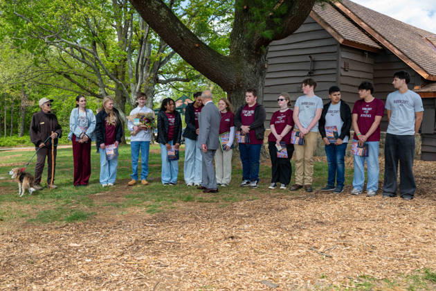 May 2, 2026, Front Royal, Va, United States: King Charles III of the United Kingdom, meets with junior rangers during a visit to the Shenandoah National Park Dickey Ridge section, April 30, 2026 in Front Royal, Virginia. The King is visiting in celebration of the 250th anniversary of American independence. Front Royal United States - ZUMAp138 20260502_zaa_p138_022 Copyright: xShenandoahnps NationalxParkx