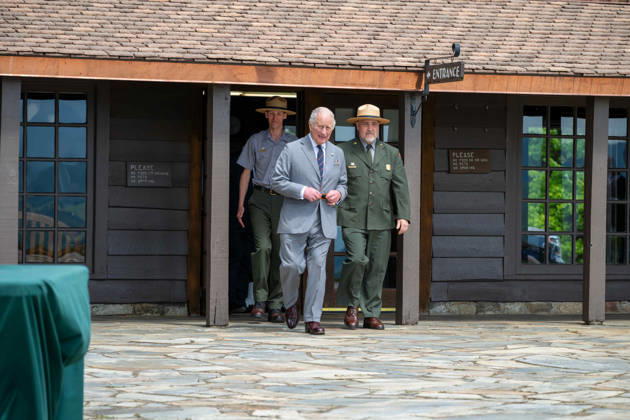 May 2, 2026, Front Royal, Va, United States: King Charles III of the United Kingdom, alongside Tracy Stakely, right, Superintendent of Shenandoah National Park depart the Visitor Center during a visit to the Dickey Ridge section, April 30, 2026 in Front Royal, Virginia. The King is visiting in celebration of the 250th anniversary of American independence. Front Royal United States - ZUMAp138 20260502_zaa_p138_011 Copyright: xShenandoahnps NationalxParkx