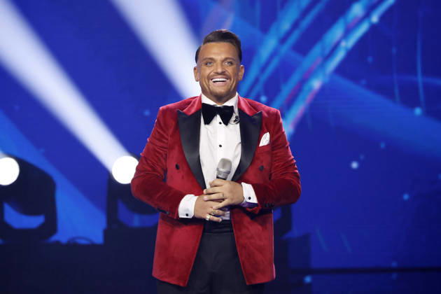 Kandidat Menowin Fröhlich bei der zweiten von drei Live-Shows der 22. Staffel der deutschen Gesangs-Castingshow Deutschland sucht den Superstar (DSDS) in den MMC-Studios. Köln, 02.05.2026 NRW Deutschland Copyright: xChristophxHardtx