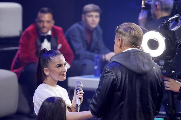 Musiker und Juror Dieter Bohlen mit Jiepen Joelina Fröhlich, Tochter von Menowin Fröhlich, bei der zweiten von drei Live-Shows der 22. Staffel der deutschen Gesangs-Castingshow Deutschland sucht den Superstar (DSDS) in den MMC-Studios. Köln, 02.05.2026 NRW Deutschland Copyright: xChristophxHardtx