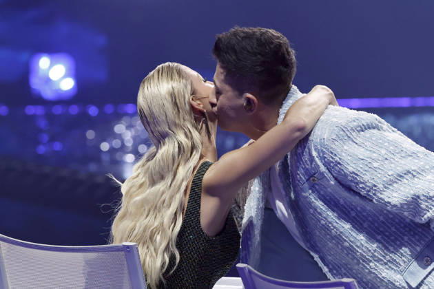 Partyschlagersängerin und DSDS-Jurorin Isi Glück mit Kandidat Abii Faizan bei der zweiten von drei Live-Shows der 22. Staffel der deutschen Gesangs-Castingshow Deutschland sucht den Superstar (DSDS) in den MMC-Studios. Köln, 02.05.2026 NRW Deutschland Copyright: xChristophxHardtx