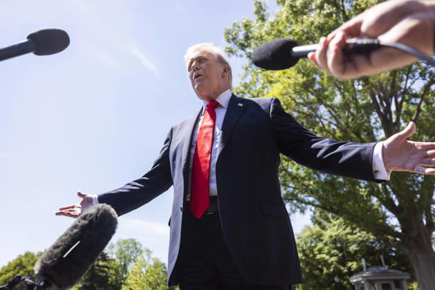 May 1, 2026, Washington, District Of Columbia, USA: US President Donald Trump speaks to reporters as he departs the White House for Florida in Washington, DC, USA, 01 May 2026. Trump spoke about Iran, as well as about Spirit Airlines, saying his administration gave the airline a Ã¢â‚¬ËœfinalÃ¢â‚¬â ¢ bailout proposal Washington USA - ZUMAs152 20260501_faa_s152_006 Copyright: xJimxLoScalzox-xPoolxviaxCNPx