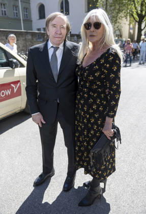 Günter Netzer und Ehefrau Elvira Trauerfeier für Mario Adorf in der Jesuitenkirche St. Michael in München Datum: 02.05.2026