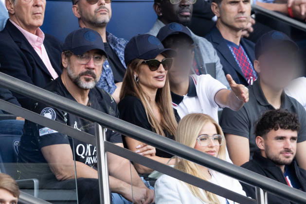 Penélope Cruz and her husband Javier Bardem with their children Leonardo, Luna and their friends in the stands at the Ligue 1 McDonald s soccer match between Paris Saint Germain PSG and FC Lorient at the Parc des Princes in Paris, France, on May 2, 2026 Bestimage Penélope Cruz and her husband Javier Bardem with their children Leonardo, Luna and their friends in the stands at the Ligue 1 McDonald s soccer match between Paris Saint Germain PSG and FC Lorient at the Parc des Princes in Paris, France, on May 2, 2026 Paris France  Copyright: xAGENCEx xBESTIMAGExAGENCEx xBESTIMAGEx
