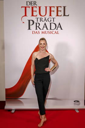 ABB PRADA- Kim-Sarah Brandts bei einem exklusiven Panel-Talk von Stage Entertainment mit ersten Einblicken in die Buehnenadaption des Kultfilms Der Teufel traegt Prada am 02,05.2026 in Hamburg Das Musical feiert am 10. Dezember 2026 im Stage Theater Neue Flora in Hamburg seine Deutschlandpremiere. Hamburg Deutschland