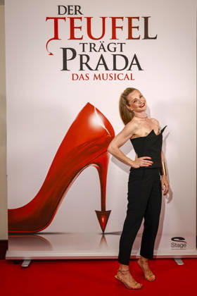 ABB PRADA- Kim-Sarah Brandts bei einem exklusiven Panel-Talk von Stage Entertainment mit ersten Einblicken in die Buehnenadaption des Kultfilms Der Teufel traegt Prada am 02,05.2026 in Hamburg Das Musical feiert am 10. Dezember 2026 im Stage Theater Neue Flora in Hamburg seine Deutschlandpremiere. Hamburg Deutschland