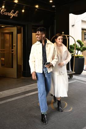 Jon Batiste and his wife Suleika Jaouad are seen arriving at The Carlyle Hotel in New York City ahead of the Met Gala On May 2, 2026 Gedeon Taieb Bestimage New York Etats Unis  Copyright: xGedeonxTaiebx xBestimagexGedeonxTaiebx xBestimagex