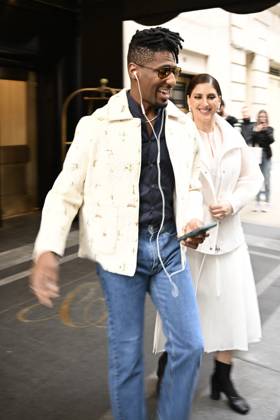 Jon Batiste and his wife Suleika Jaouad are seen arriving at The Carlyle Hotel in New York City ahead of the Met Gala On May 2, 2026 Gedeon Taieb Bestimage New York Etats Unis  Copyright: xGedeonxTaiebx xBestimagexGedeonxTaiebx xBestimagex