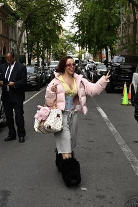 Rapper Doja Cat arrives at the back entrance of the Carlyle two days before the Met Gala in New York On May 2, 2026 Gedeon Taieb Bestimage New York Etats Unis  Copyright: xGedeonxTaiebx xBestimagexGedeonxTaiebx xBestimagex