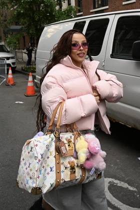 Rapper Doja Cat arrives at the back entrance of the Carlyle two days before the Met Gala in New York On May 2, 2026 Gedeon Taieb Bestimage New York Etats Unis  Copyright: xGedeonxTaiebx xBestimagexGedeonxTaiebx xBestimagex