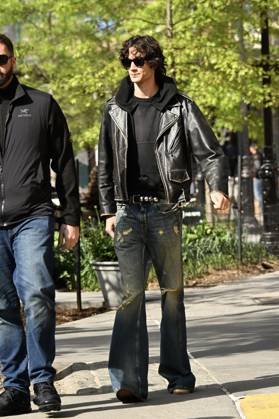 Singer Sombr arrives for lunch at Bar Pitti in New York On May 2, 2026 Gedeon Taieb Bestimage New York Etats Unis  Copyright: xGedeonxTaiebx xBestimagexGedeonxTaiebx xBestimagex