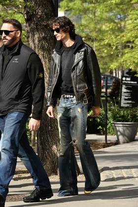 Singer Sombr arrives for lunch at Bar Pitti in New York On May 2, 2026 Gedeon Taieb Bestimage New York Etats Unis  Copyright: xGedeonxTaiebx xBestimagexGedeonxTaiebx xBestimagex