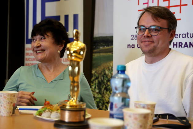 Russian co-director and lead actor Pavel Pasha Talankin poses with Oscar statuette for his film Mr. Nobody Against Putin, which was lost on his flight back from the United States to Germany. Pavel Talankin is guest at the Cinema on the Border film festival in Tesin, Poland, May 3, 2026. (CTKxPhoto PetrxSznapka) CTKPhotoP2026050303167  CTKPhotoP2026050303167
