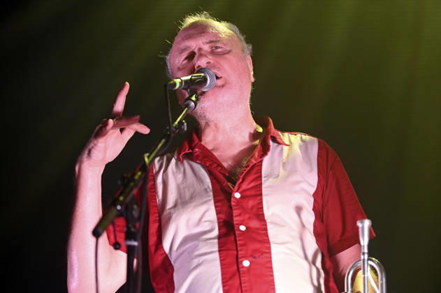 Michel Ochowiak von Les NÃ gresses Vertes live bei einem Konzert ihrer Zobi Tour in der Fabrik. Hamburg, 03.05.2026