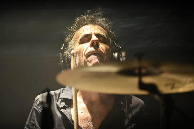 Matthieu Rabate von Les NÃ gresses Vertes live bei einem Konzert ihrer Zobi Tour in der Fabrik. Hamburg, 03.05.2026