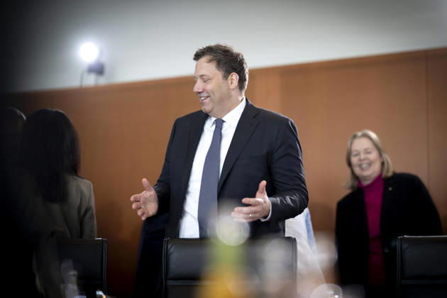 Lars Klingbeil - Kabinett DEU, Deutschland, Germany, Berlin, 29.04.2026 Lars Klingbeil , Bundesfinanzminister und Vizekanzler SPD , und Baerbel Bärbel Bas , Bundesministerin für Arbeit und Soziales SPD vor der Kabinettssitzung im Berliner Kanzleramt Bundeskanzleramt in Berlin Deutschland en: Lars Klingbeil , Federal Finance Minister and Vice Chancellor SPD and Baerbel Bärbel Bas , Federal Minister for Labour and Social Affairs SPD during the cabinet meeting in the Berlin Chancellery, Federal Chancellery in Berlin Germany .
