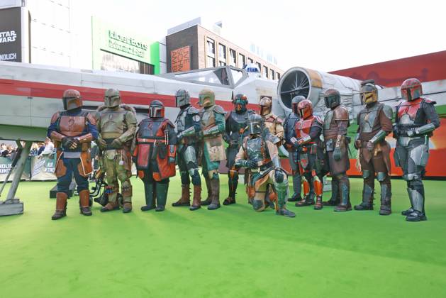 Star Wars Mandalorian and Grogu walking caracters der Serie auf dem Grünen Teppich Fanevent zu Star Wars Mandalorian and Grogu, Uber Platz, Berlin Datum: 04.05.2026 Copyright: xEventpress Kratschx