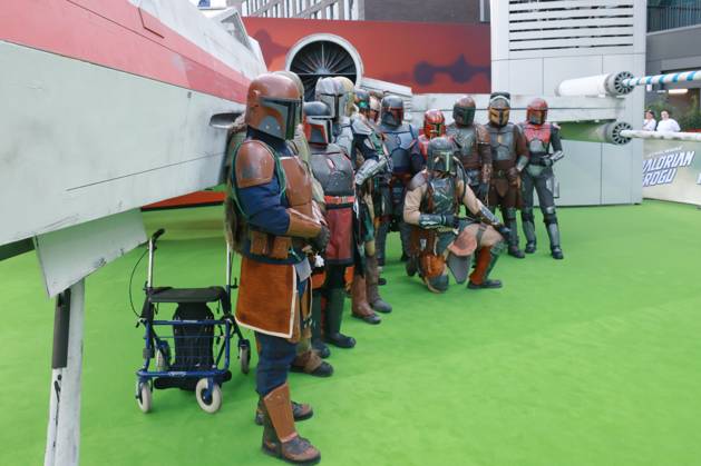 Star Wars Mandalorian and Grogu walking caracters der Serie auf dem Grünen Teppich Fanevent zu Star Wars Mandalorian and Grogu, Uber Platz, Berlin Datum: 04.05.2026 Copyright: xEventpress Kratschx